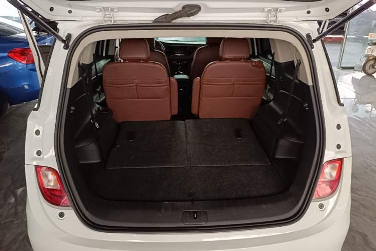 Used Buick GL6 2018 18T 6-Seater Luxury Model Trunk