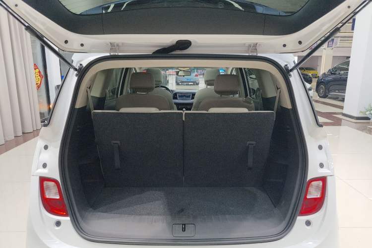 Used Buick GL6 2018 18T 6-Seater Elite Model Trunk
