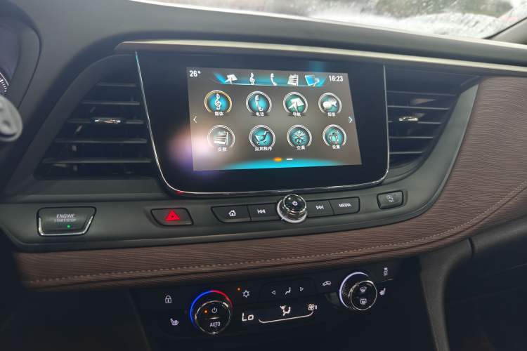 Used Buick GL6 2018 18T 6-Seater Luxury Model Audio And AC Panel