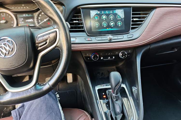 Used Buick GL6 2018 18T 6-Seater Prestige Model Audio And AC Panel