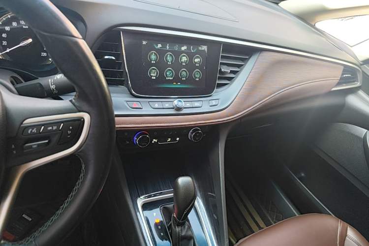 Used Buick GL6 2018 18T 6-Seater Prestige Model Audio And AC Panel