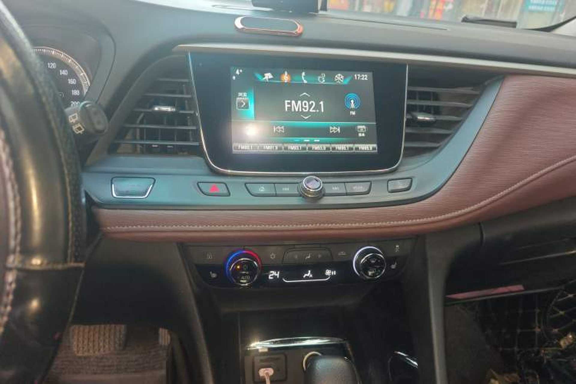 Used Buick GL6 2018 18T 6-Seater Luxury Model Audio And AC Panel