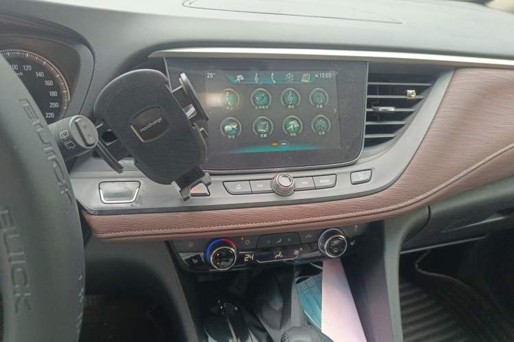 Used Buick GL6 2018 18T 6-Seater Prestige Model Audio And AC Panel