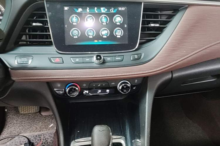 Used Buick GL6 2018 18T 6-Seater Luxury Model Audio And AC Panel