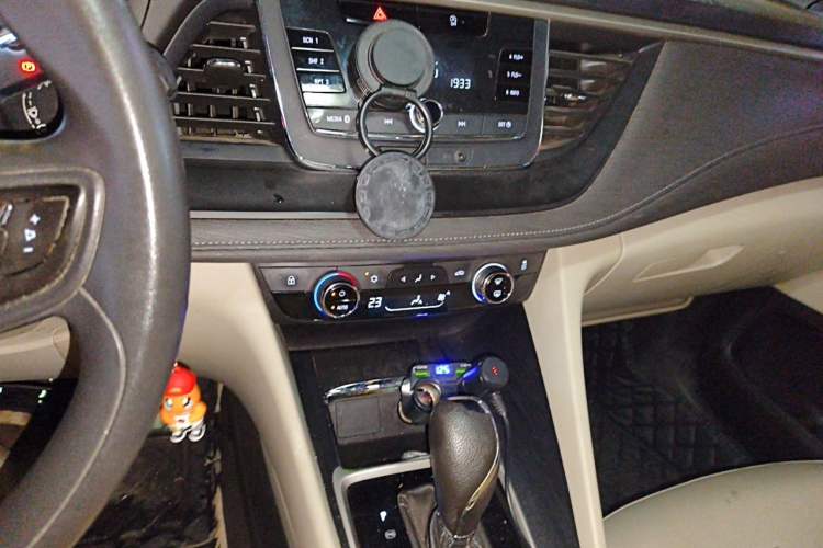 Used Buick GL6 2018 18T 5-Seater Elite Version Audio And AC Panel