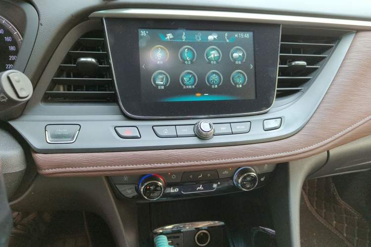 Used Buick GL6 2018 18T 6-Seater Luxury Model Audio And AC Panel