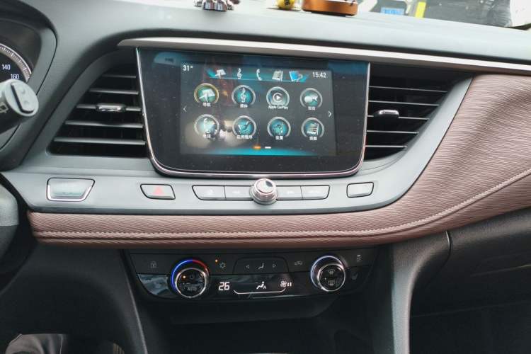 Used Buick GL6 2018 18T 6-Seater Prestige Model Audio And AC Panel