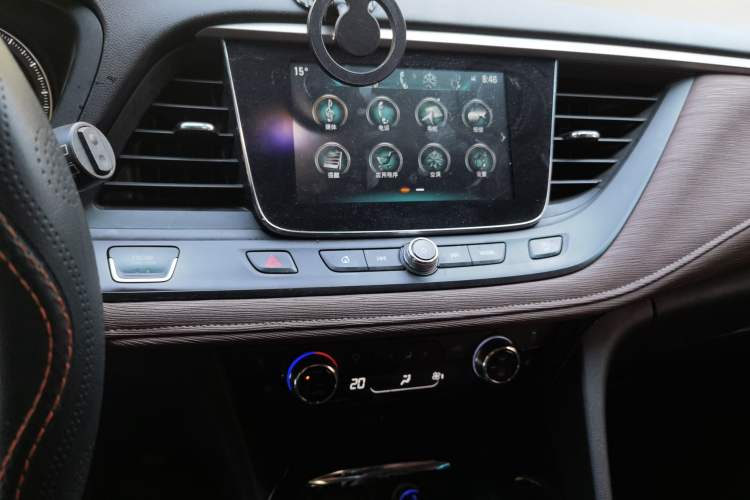 Used Buick GL6 2018 18T 6-Seater Luxury Model Audio And AC Panel