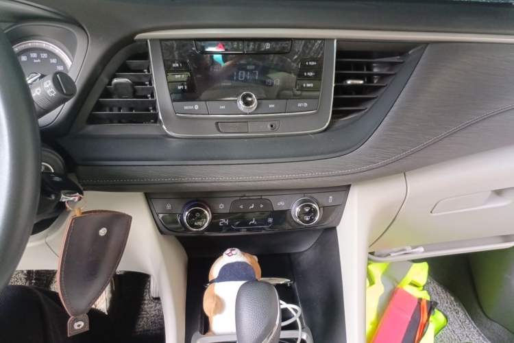 Used Buick GL6 2018 18T 6-Seater Elite Model Audio And AC Panel