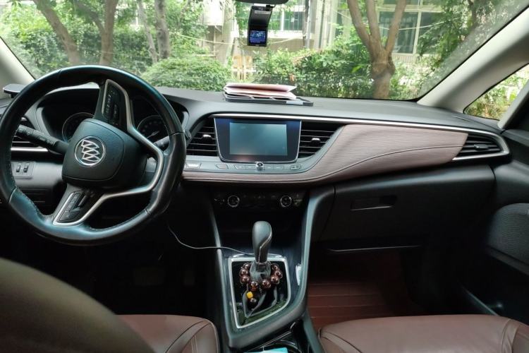 Used Buick GL6 2018 18T 6-Seater Luxury Model Center Console