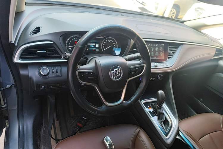 Used Buick GL6 2018 18T 6-Seater Prestige Model Center Console