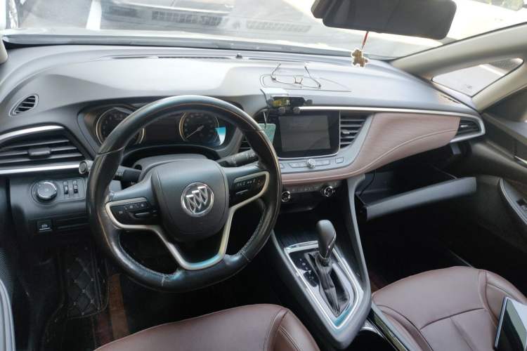 Used Buick GL6 2018 18T 6-Seater Luxury Model Center Console