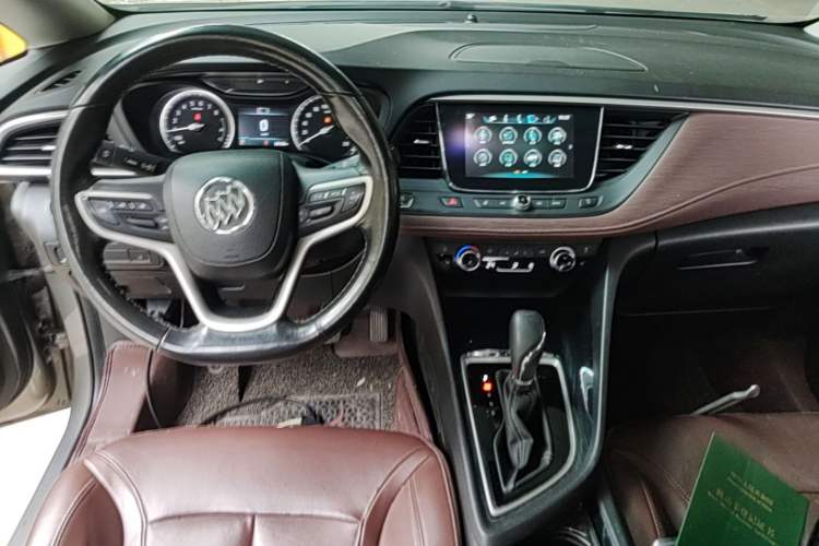 Used Buick GL6 2018 18T 6-Seater Luxury Model Center Console