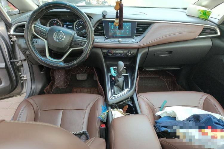 Used Buick GL6 2018 18T 6-Seater Luxury Model Center Console