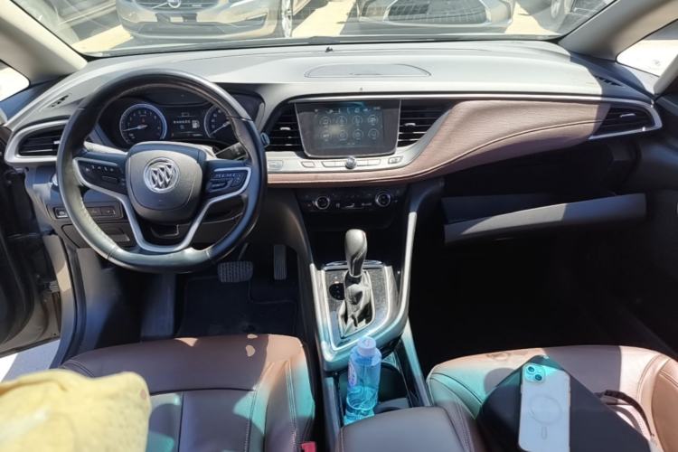 Used Buick GL6 2018 18T 6-Seater Prestige Model Center Console