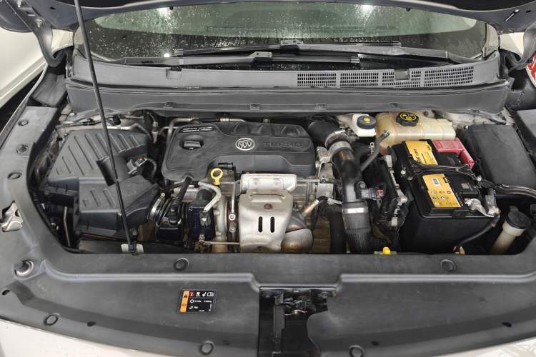 Used Buick GL6 2018 18T 6-Seater Luxury Model Engine Bay