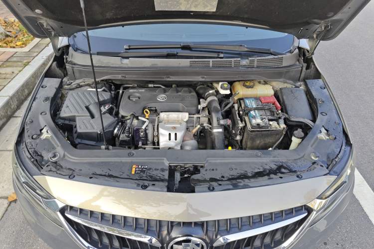 Used Buick GL6 2018 18T 6-Seater Prestige Model Engine Bay