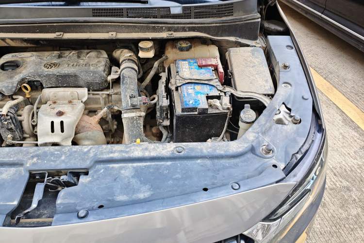 Used Buick GL6 2018 18T 6-Seater Prestige Model Engine Bay Left