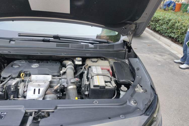 Used Buick GL6 2018 18T 6-Seater Luxury Model Engine Bay Left