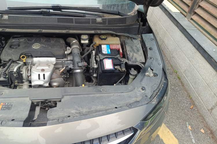 Used Buick GL6 2018 18T 6-Seater Prestige Model Engine Bay Left