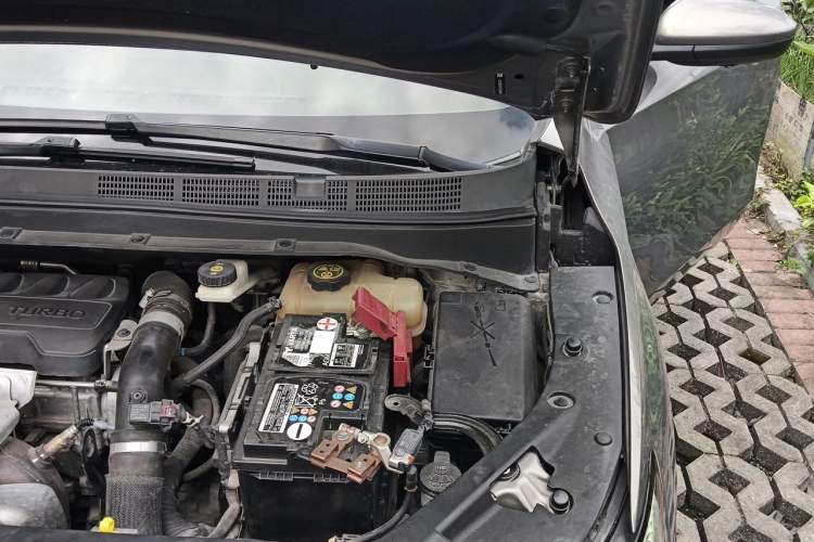 Used Buick GL6 2018 18T 6-Seater Elite Model Engine Bay Left