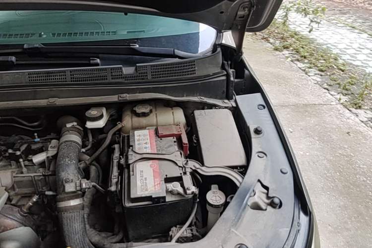 Used Buick GL6 2018 18T 6-Seater Luxury Model Engine Bay Left