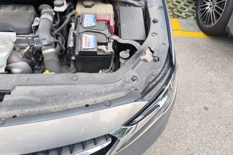 Used Buick GL6 2018 18T 6-Seater Prestige Model Engine Bay Left
