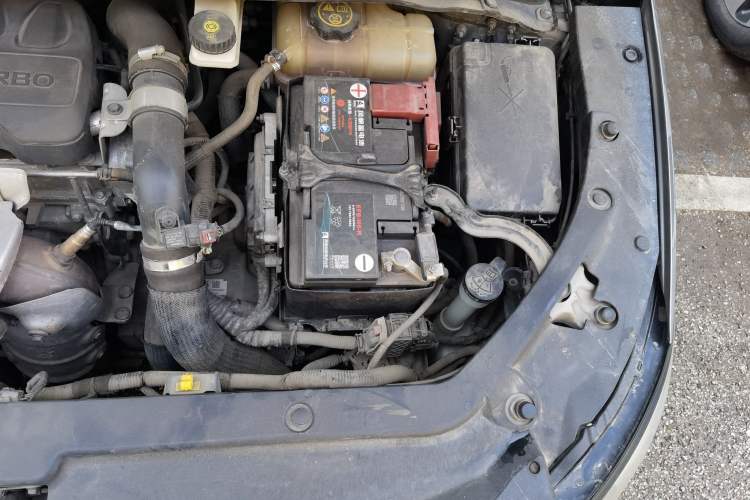 Used Buick GL6 2018 18T 6-Seater Luxury Model Engine Bay Left