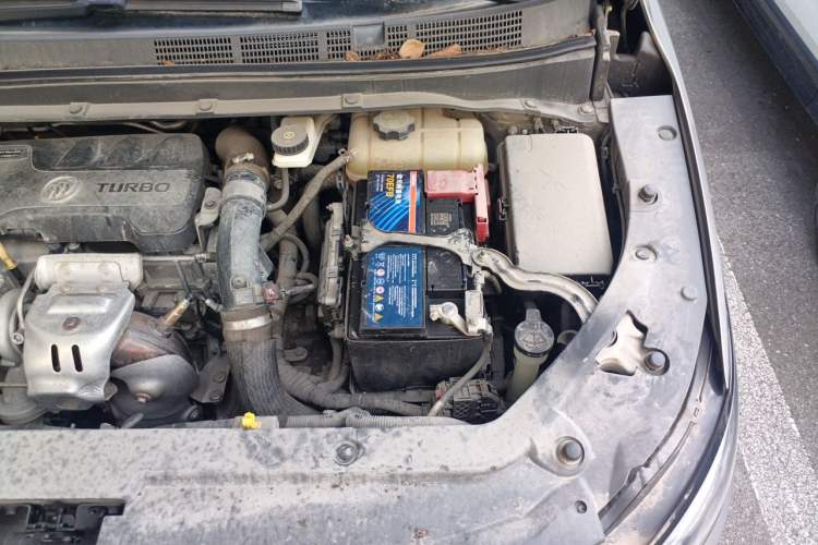 Used Buick GL6 2018 18T 6-Seater Elite Model Engine Bay Left