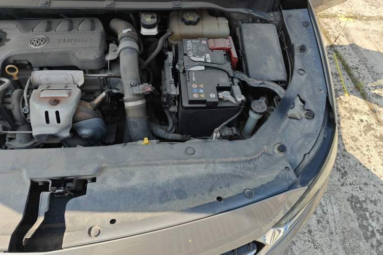 Used Buick GL6 2018 18T 6-Seater Prestige Model Engine Bay Left