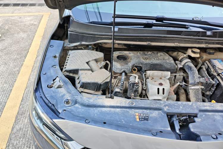 Used Buick GL6 2018 18T 6-Seater Prestige Model Engine Bay Right
