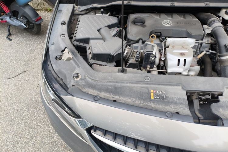 Used Buick GL6 2018 18T 6-Seater Prestige Model Engine Bay Right