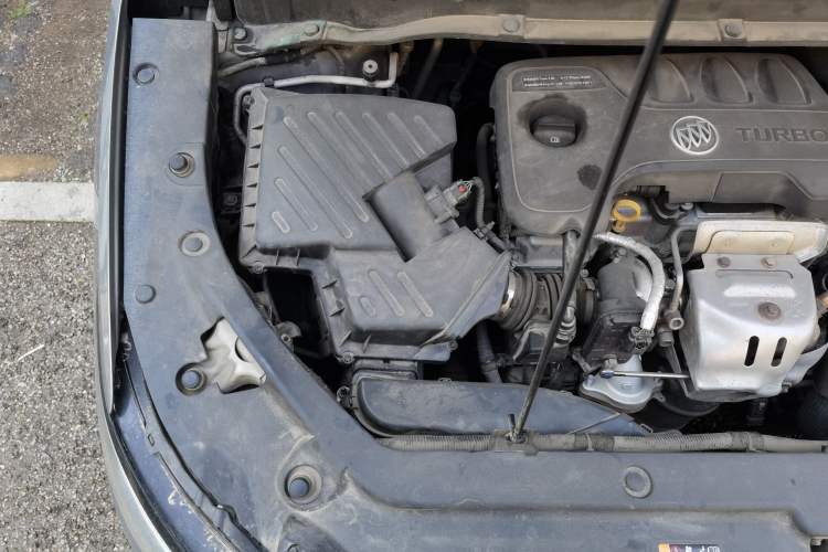 Used Buick GL6 2018 18T 6-Seater Luxury Model Engine Bay Right