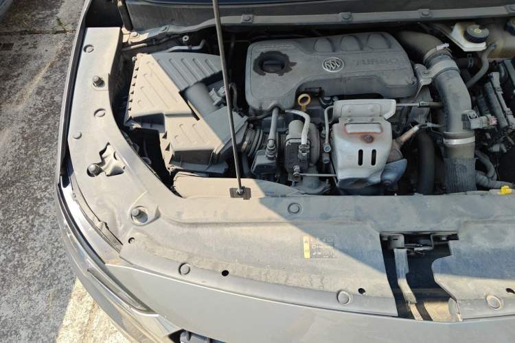 Used Buick GL6 2018 18T 6-Seater Prestige Model Engine Bay Right