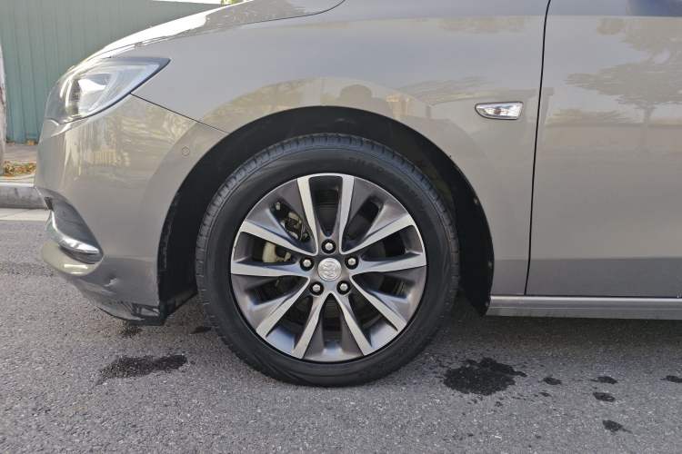 Used Buick GL6 2018 18T 6-Seater Prestige Model Exterior 4