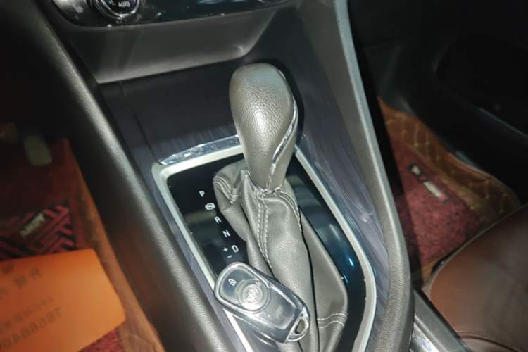 Used Buick GL6 2018 18T 6-Seater Luxury Model Gear Lever