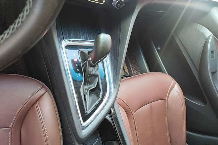 Used Buick GL6 2018 18T 6-Seater Prestige Model Gear Lever