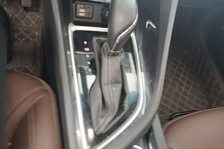 Used Buick GL6 2018 18T 6-Seater Luxury Model Gear Lever
