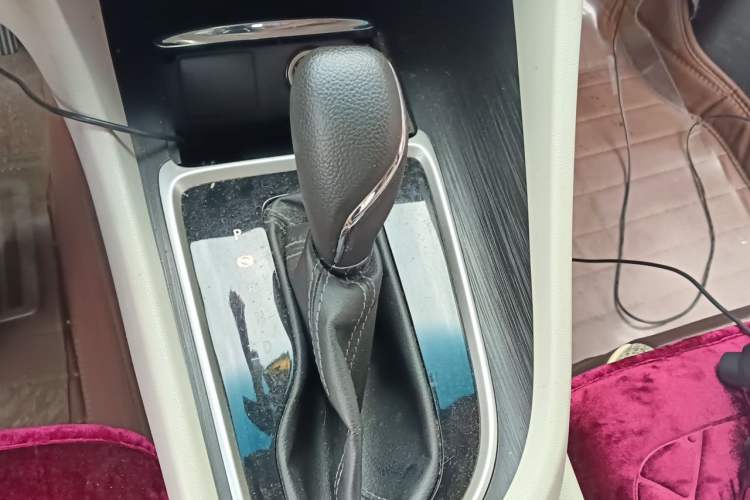 Used Buick GL6 2018 18T 6-Seater Elite Model Gear Lever