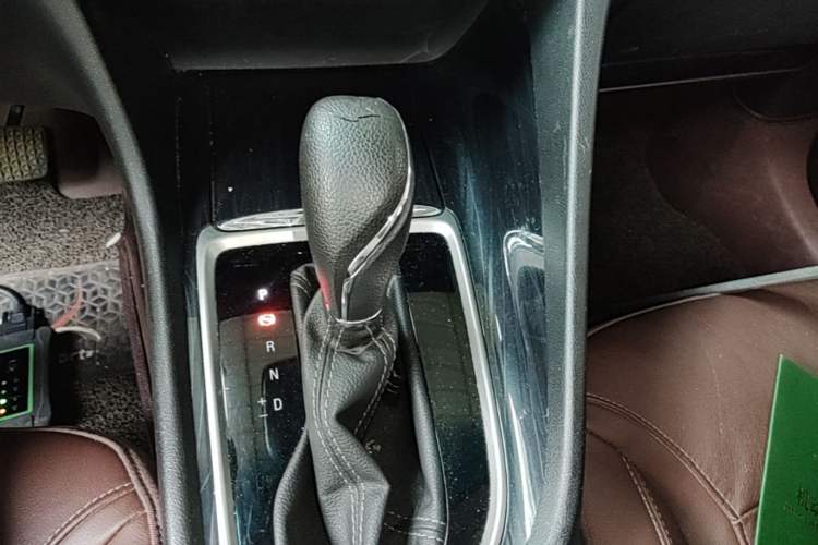 Used Buick GL6 2018 18T 6-Seater Luxury Model Gear Lever