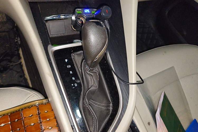 Used Buick GL6 2018 18T 5-Seater Elite Version Gear Lever