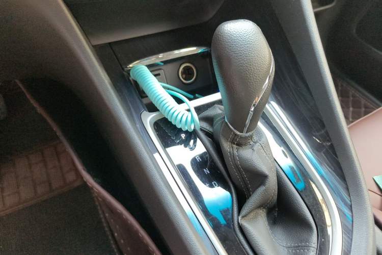 Used Buick GL6 2018 18T 6-Seater Luxury Model Gear Lever