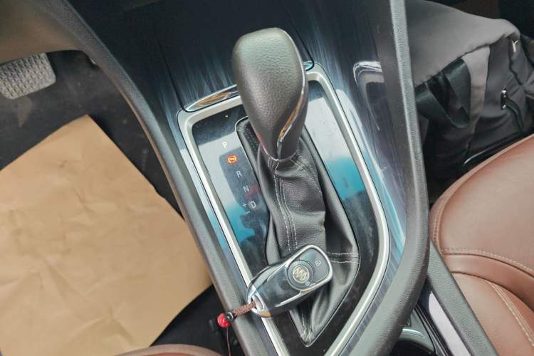 Used Buick GL6 2018 18T 6-Seater Prestige Model Gear Lever