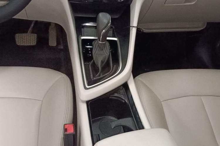Used Buick GL6 2018 18T 6-Seater Elite Model Gear Lever