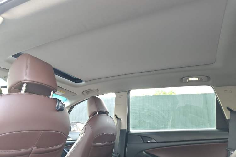 Used Buick GL6 2018 18T 6-Seater Prestige Model Headliner