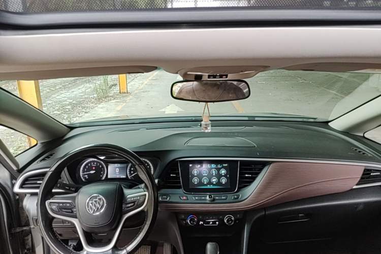 Used Buick GL6 2018 18T 6-Seater Luxury Model Headliner