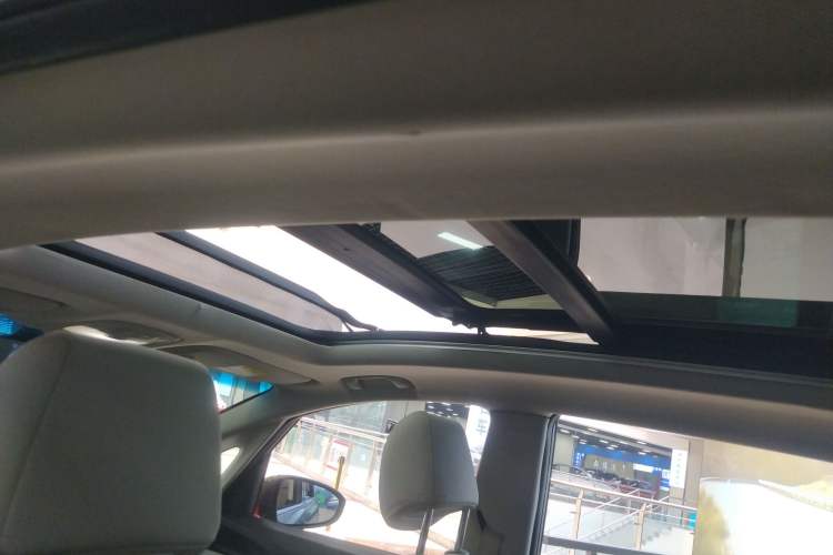 Used Buick GL6 2018 18T 6-Seater Elite Model Headliner
