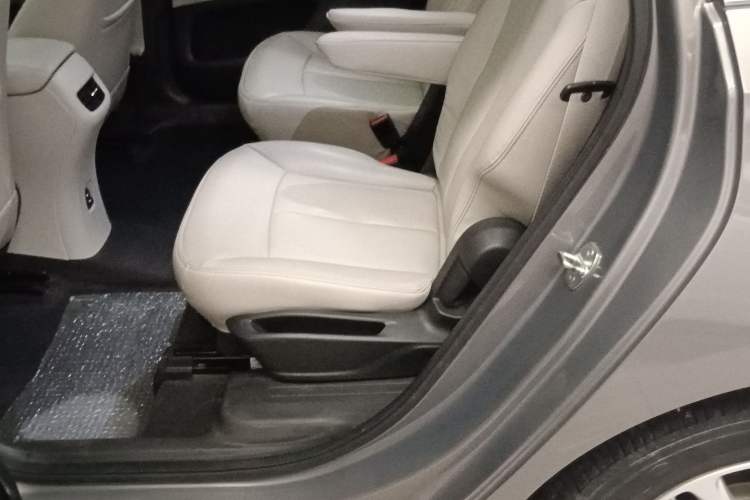 Used Buick GL6 2018 18T 6-Seater Elite Model Interior 4