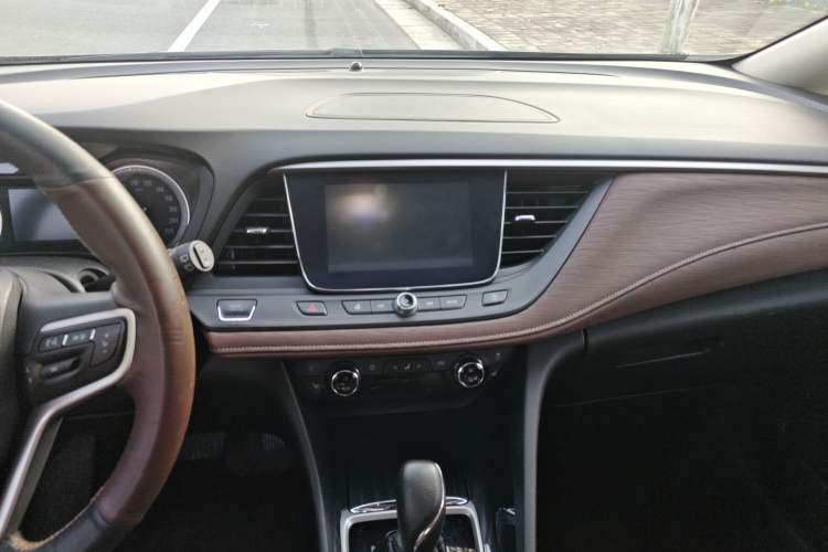 Used Buick GL6 2018 18T 6-Seater Prestige Model Interior 5