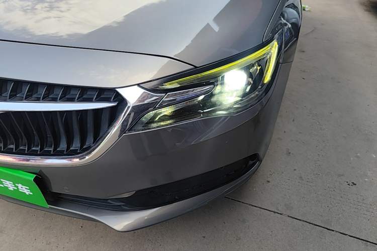 Used Buick GL6 2018 18T 6-Seater Prestige Model Left Front Headlight
